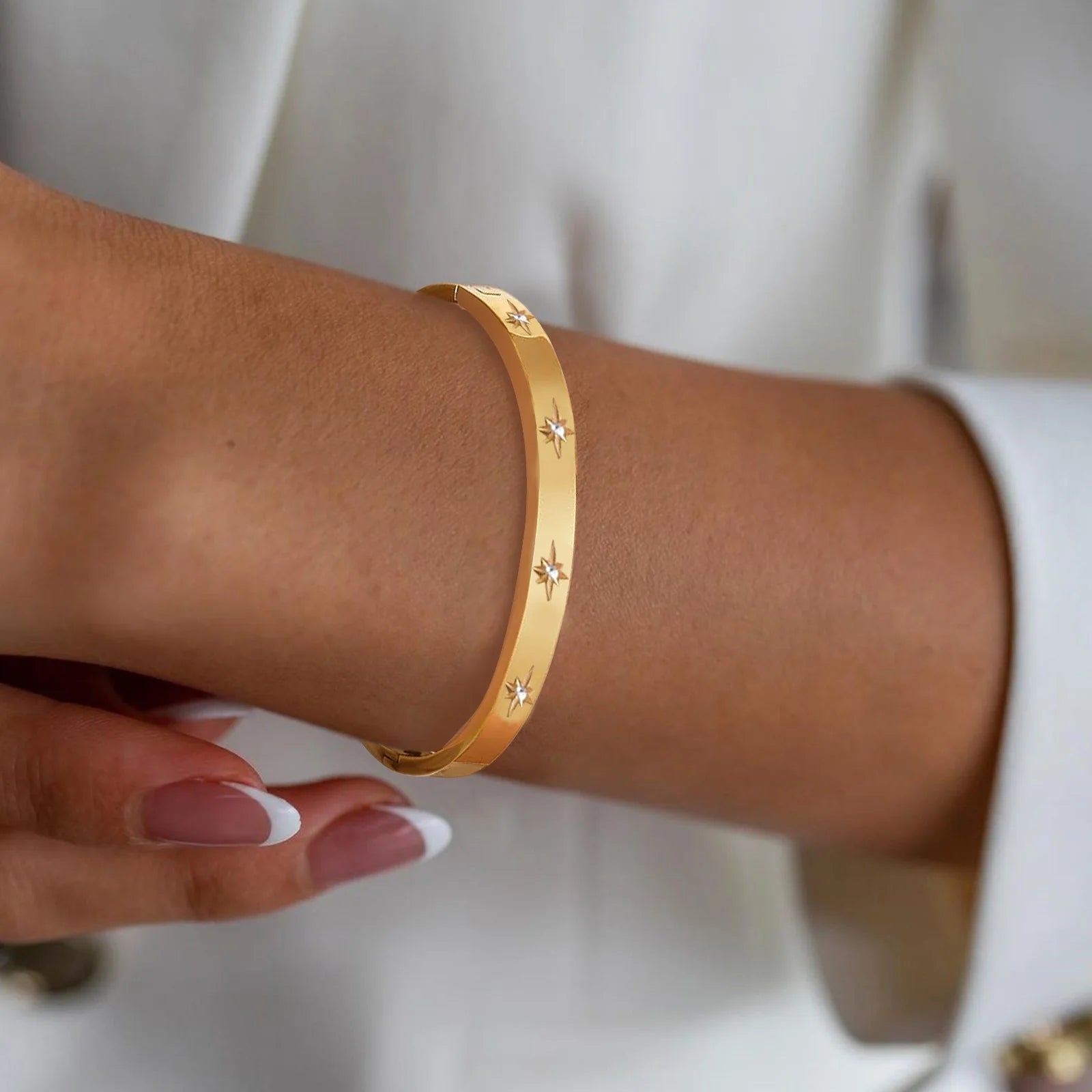 Bracelet Femme Élégant – Jonc Luxe Doré avec Zircon ✨💎